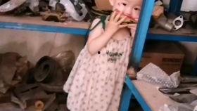 人类幼崽吃瓜照片大全视频,宝宝吃瓜瞬间萌态大盘点