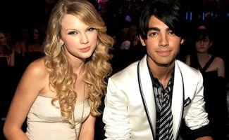 霉霉吃瓜情侣合唱视频大全,甜蜜瞬间大盘点