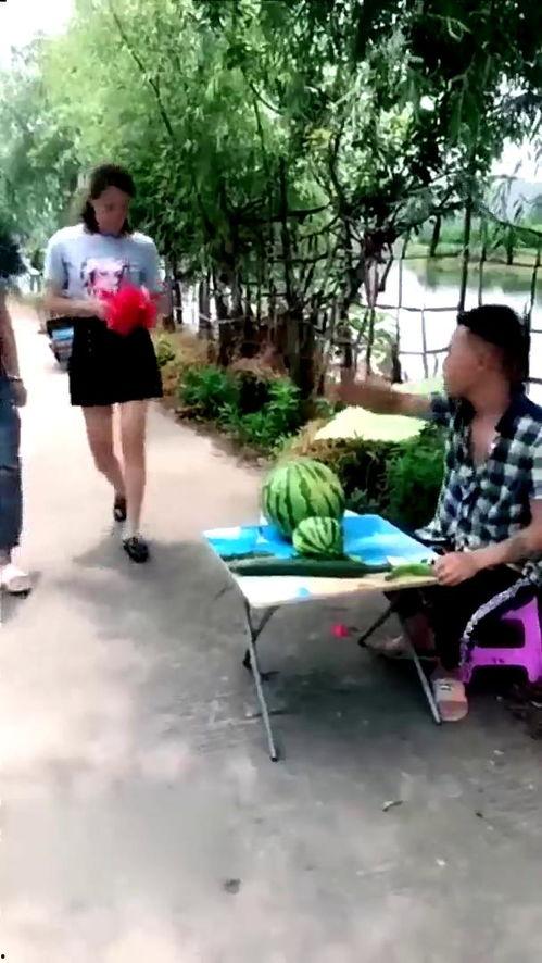 公园板凳吃瓜视频,揭秘日常生活中的趣味瞬间